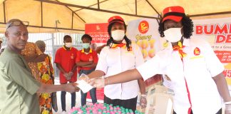 Mr Bigg’s Gives Out Over 400 Sanitizers, Nose Mask, Gloves At Ile-Epo Market-marketingspace.com.ng